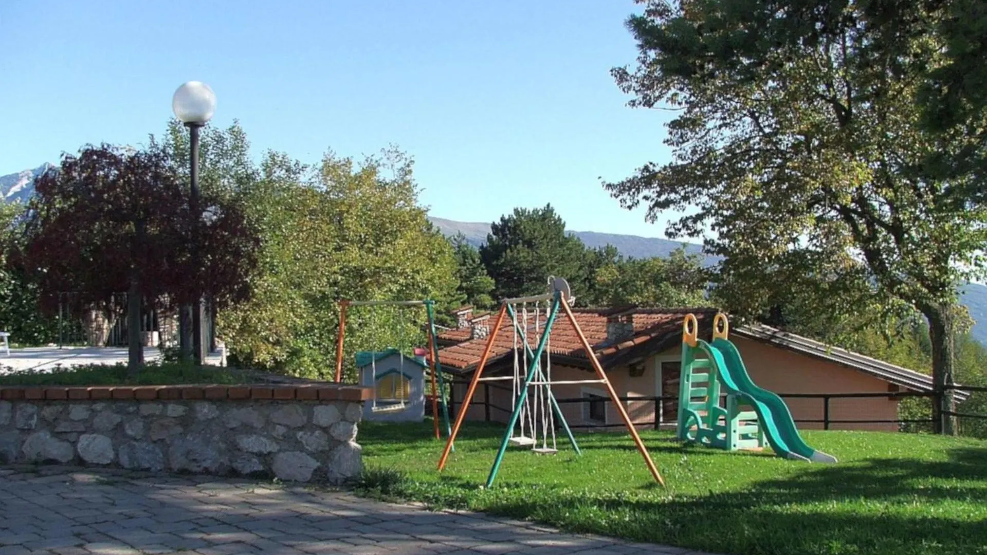 Schoenes Ferienhaeuschen In Ruhiger Lage Fuer Max. 4 Personen Mit Pool Olzano